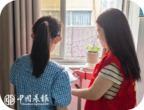 周路口街道云锦巷社区开展困境、流动儿童暑假安全、防火、防溺水宣传活动