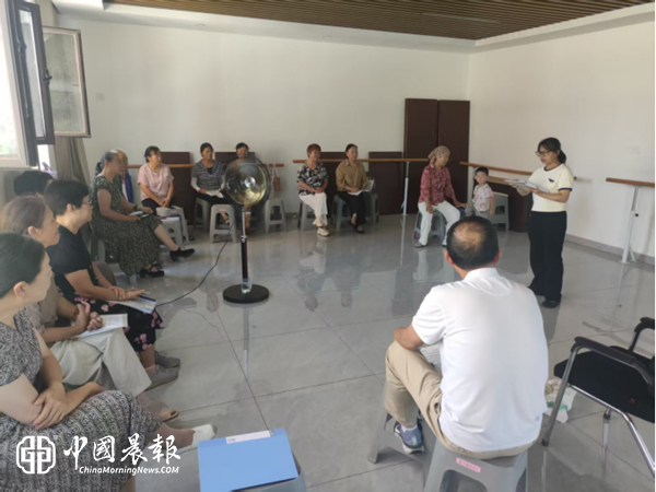 “银龄”跨鸿沟，指尖连世界——金山街道民政服务站智能手机学习小组圆满收官