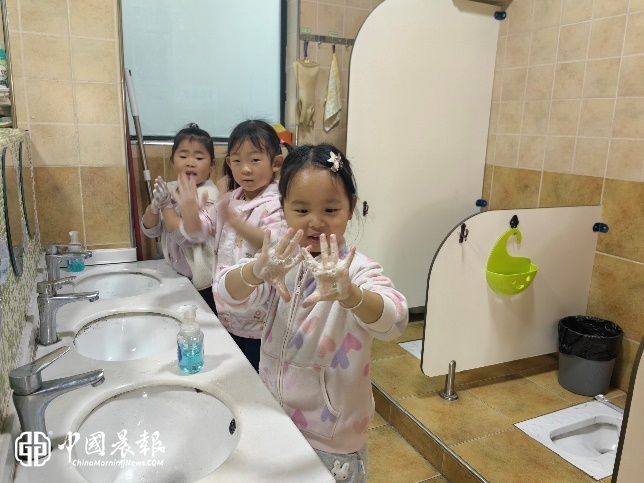 趣探泡泡奥秘，乐享童真时光