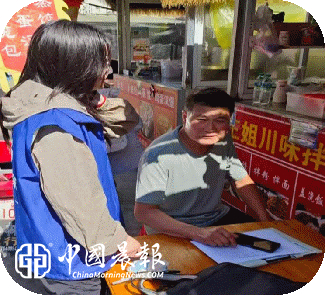 <span><b>2</b> / 5</span>湘湖镇便民服务中心上门送政策  医保养老宣传暖民心