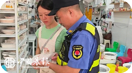 珠山街道城管中队组织开展“城管进社区 服务面对面”普法活动 珠山街道城管中队组织开展“城管进社区 服务面对面”普法活动