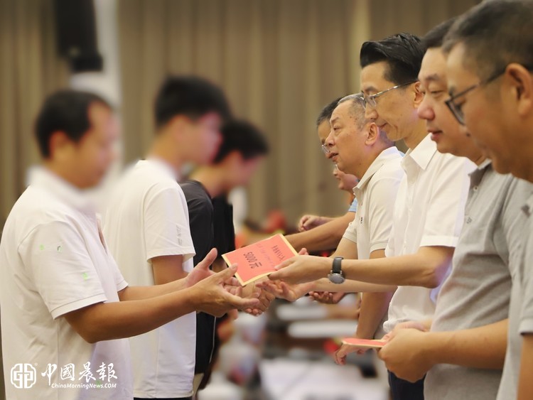 景德镇市委老干部局、市关工委联合举办2026年“大手握小手 圆梦青少年”帮扶助学资金发放仪式 景德镇市委老干部局、市关工委联合举办2026年“大手握小手 圆梦青少年”帮扶助学资金发放仪式