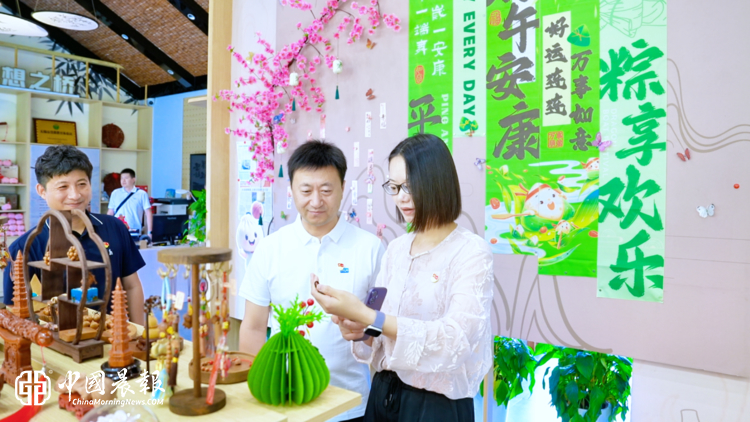瑞众保险以“桃”为媒 助力乡村振兴