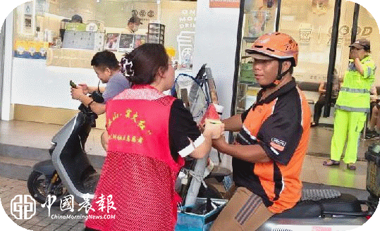 ​太白园街道西瓜洲社区清凉驿站开展夏日送清凉关爱活动