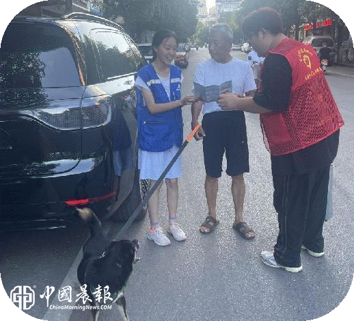 街头唠嗑话养犬|昌河街道昌盛社区沿街开展文明养犬暖心宣传