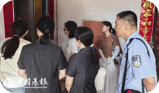 昌河街道昌盛社区协同政法干警入户走访，织密平安幸福网