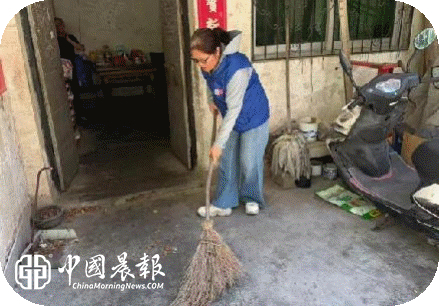 西郊街道社会救助综合服务站走访困难家庭