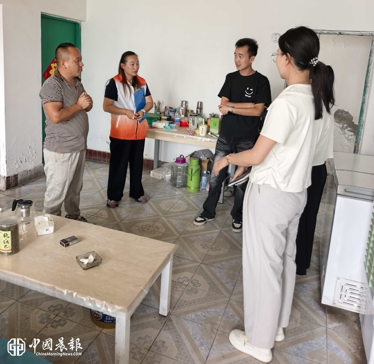 入户走访察民情 精准施策兜底线  —21团民政服务站抓实困难群体动态管理织密民生保障网