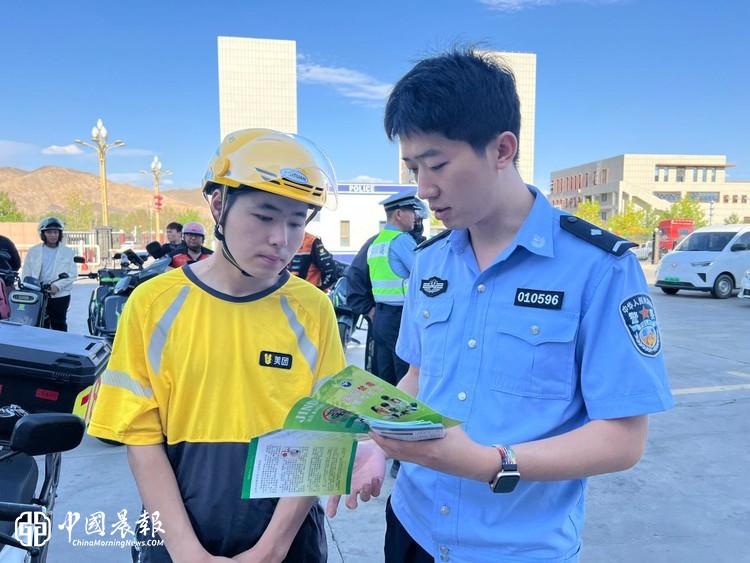 禁毒宣传暖“新”同行 外卖骑手争当防毒哨兵