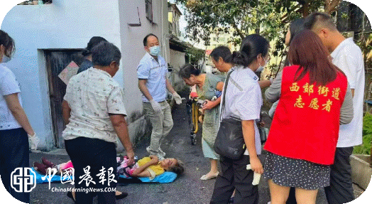 摔倒的台阶旁  有双伸出的手|西郊街道景航社区网格员紧急救助独居精神障碍患者