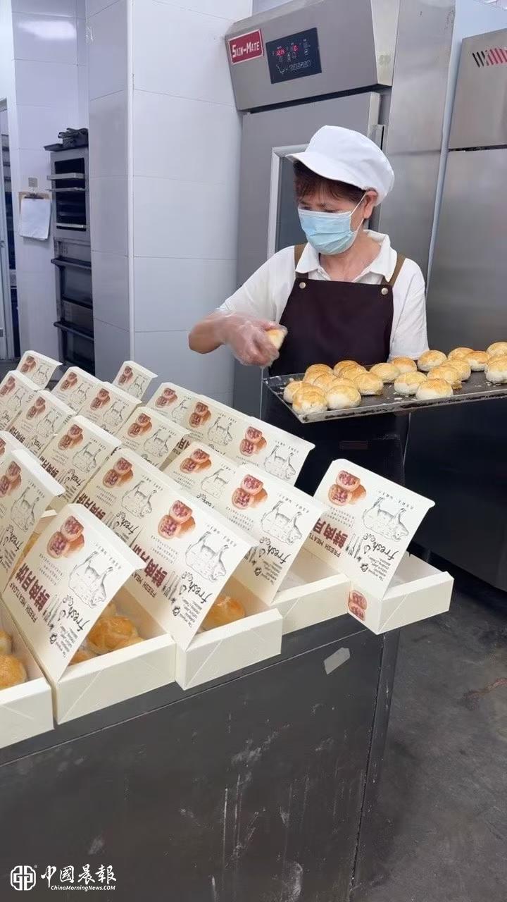 月饼与上海荆阿姨的故事：半生守匠心，一饼暖中秋