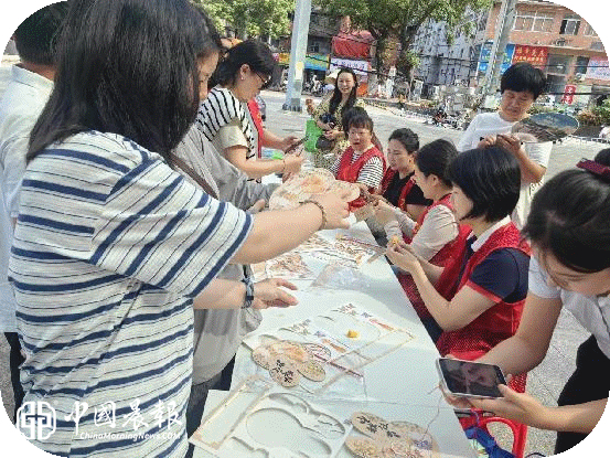 巧手制花灯 浓情迎中秋|周路口街道广场社区联合共建单位开展中秋主题手工活动 巧手制花灯 浓情迎中秋|周路口街道广场社区联合共建单位开展中秋主题手工活动