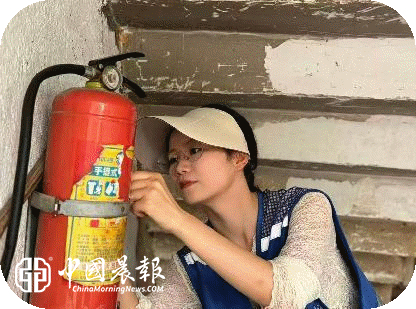 网格里的温柔守护 ——记西郊街道森林社区网格员黄雨琪 网格里的温柔守护 ——记西郊街道森林社区网格员黄雨琪