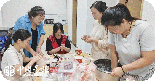 太白园街道曙光村社区开展“月满中秋 情暖社区” 主题活动 太白园街道曙光村社区开展“月满中秋 情暖社区” 主题活动