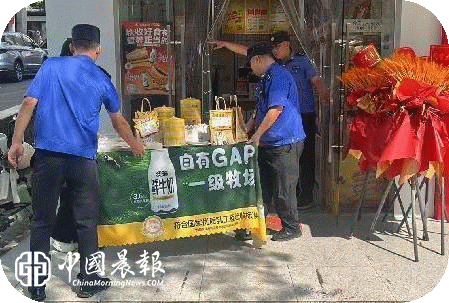 筑牢市容防线 喜迎国庆佳节|  昌河街道城管中队开展“门前三包”专项整治行动