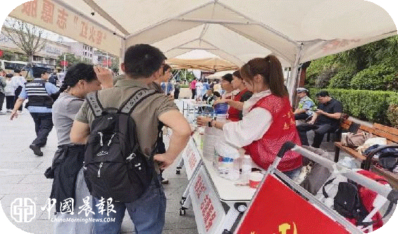 珠山街道：多元共治护佳节   窑火红服务暖全城