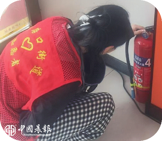 周路口街道云锦巷社区：开展节后“九小场所”安全检查 筑牢平安防护网助力优化营商环境