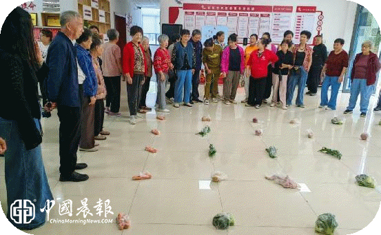 西郊街道昌南湖社区举办“九九重阳节,浓浓敬老情”趣味套圈活动 西郊街道昌南湖社区举办“九九重阳节,浓浓敬老情”趣味套圈活动
