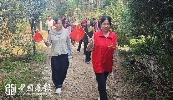​我们的节日·重阳 | 湘湖镇组织开展重阳节登高爬山活动