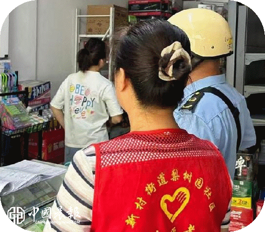 新村街道梨树园社区联合市场监管部门开展商户走访检查 护航良好营商环境