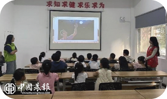 太白园街道曙光村社区开展“守护脚下沃土 共筑绿色家园”保护土壤宣传活动