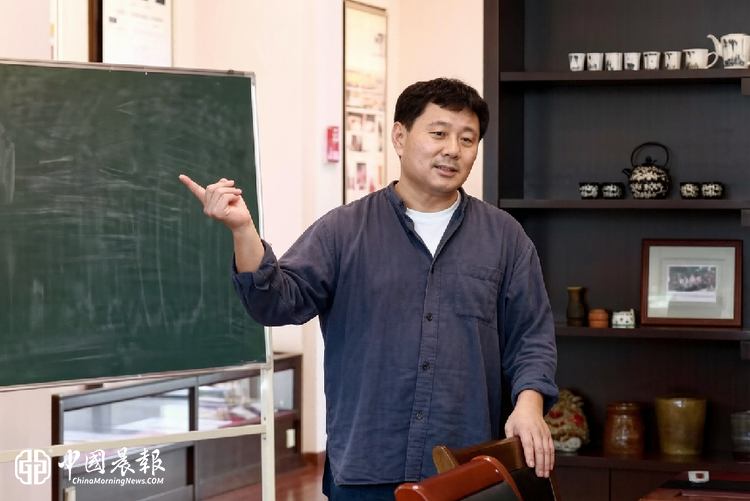 人间有味是清欢:探寻丰子恺漫画中的杭州意象 ——李叔同美育学院第四十期情境美育教学坊顺利举行 人间有味是清欢:探寻丰子恺漫画中的杭州意象 ——李叔同美育学院第四十期情境美育教学坊顺利举行