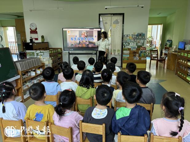 ​杭州市钱新幼儿园开展防踩踏安全教育及应急演练