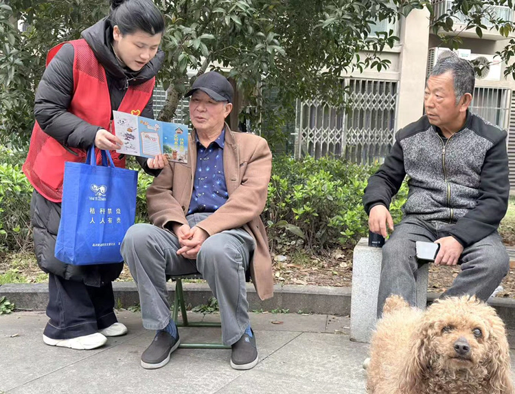 昌河街道景东安厦社区开展文明养犬宣传活动 共建和谐邻里环境