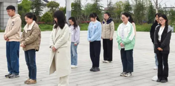 清明祭英烈 初心永不忘 | 西郊街道汪王庙社区开展烈士陵园祭扫主题活动