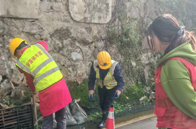 快速响应解民忧 暖心护航护平安|新村街道洪家山社区高效处置下水道堵塞民生问题