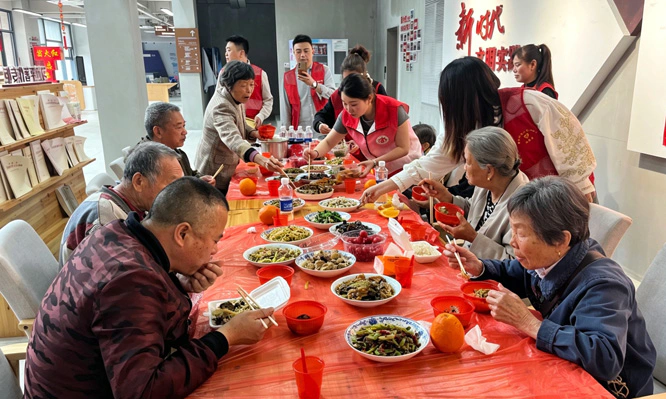 暖心餐食递温情 敬老服务暖人心|新村街道洪家山社区开展孤寡老人用餐关爱服务