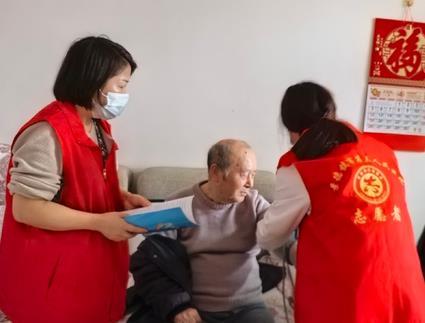 送医上门暖人心，贴心守护独居老人 |  太白园街道联合社区卫生服务中心开展送医上门服务