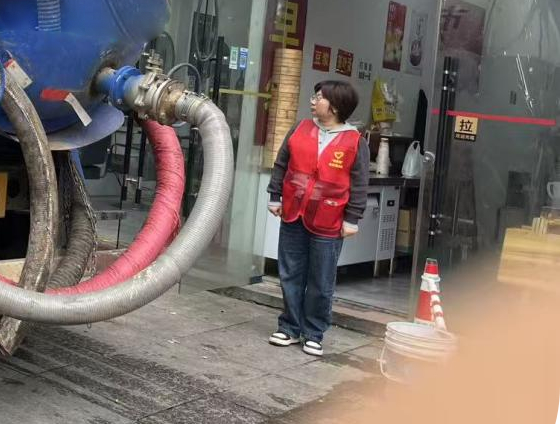 新村街道梅家岭社区：疏通化粪池解民忧  做实细节优化营商环境