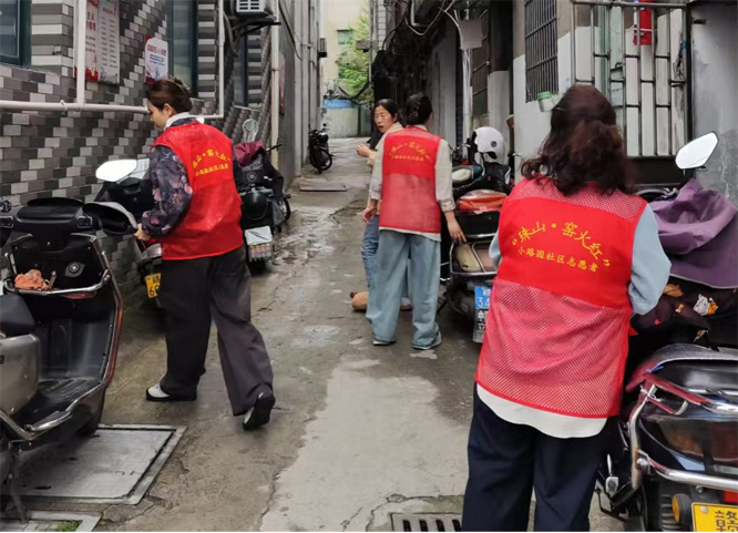 ​聚力爱国卫生整治 共建洁净宜居社区 | 太白园街道小路园社区开展爱国卫生月活动