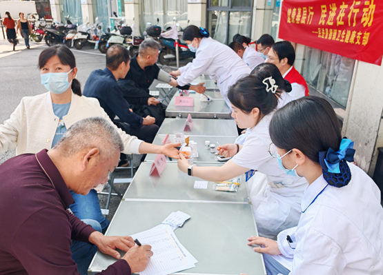 义诊送健康 携手防“痛风”|景德镇市三院风湿免疫科举办“4·20世界痛风日”多学科义诊活动