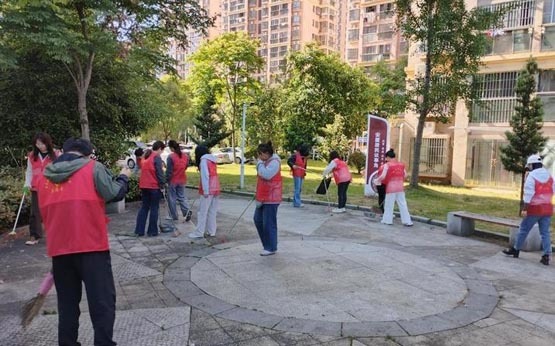 昌河街道景东安厦社区开展节前环境卫生大整治行动  干干净净迎佳节