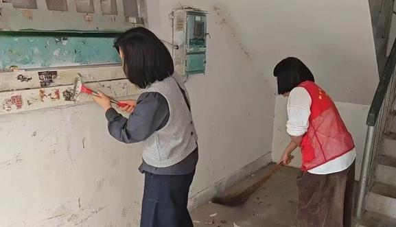新村街道茶叶坞社区开展“环境大整治•擦亮社区高颜值”社区环境卫生专项整治活动