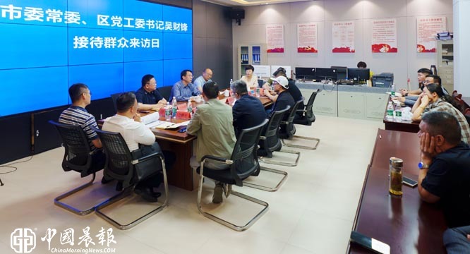 ​吴财锋“五一”节后第一个工作日接待群众来访
