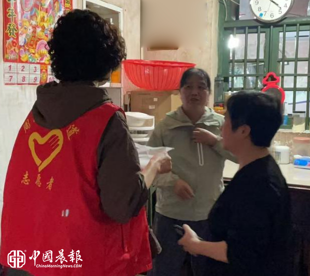 周路口街道金家弄社区:情系辖区老年人 入户探访传递社区温度 周路口街道金家弄社区:情系辖区老年人 入户探访传递社区温度