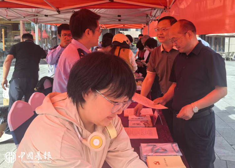 景德镇高新区开展“5·12”全国防灾减灾日集中宣传活动 景德镇高新区开展“5·12”全国防灾减灾日集中宣传活动