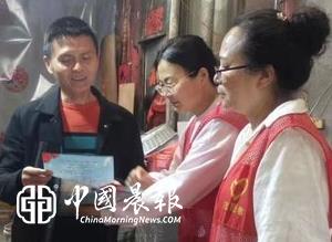 太白园街道戴家弄社区开展“深化双提升宣传 筑牢平安社区根基”宣传活动
