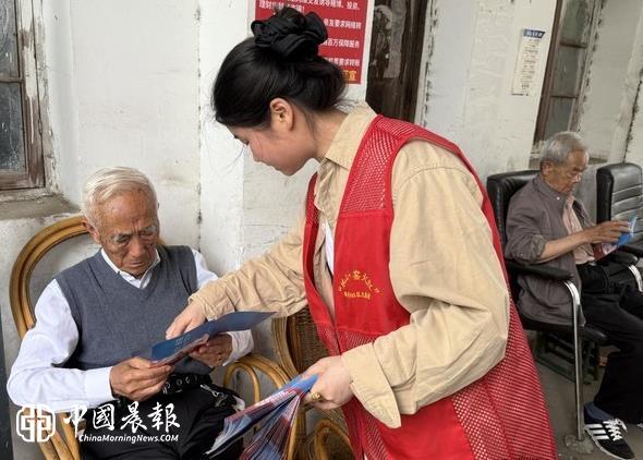 太白园街道曙光村社区开展“珍惜点滴资源 共建节水家园”节水宣传周活动