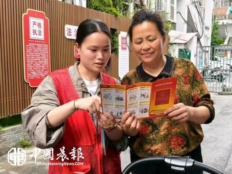 太白园街道浙江路社区开展“法韵昌南，典暖社区”民法典宣传活动