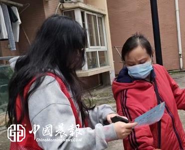 ​太白园街道曙光村社区开展“人人讲安全 个个会应急”防灾减灾日科普宣传活动