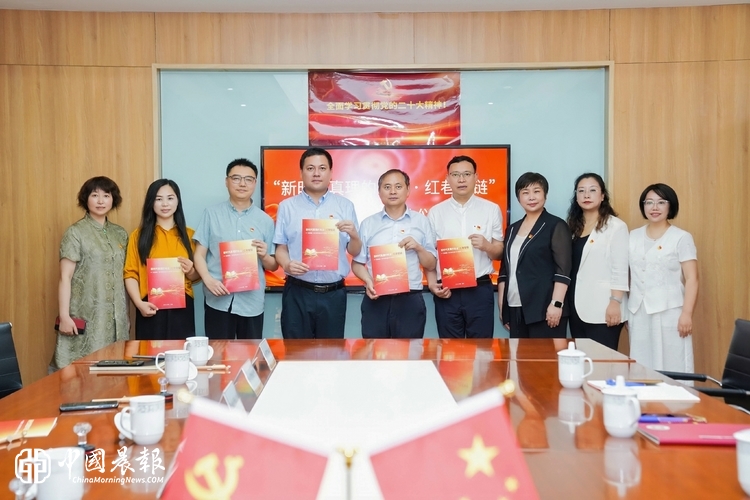 签约大合照.jpg