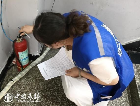 太白园街道曙光村社区开展“排查‘三合一’隐患 筑牢安全防护网”安全生产宣传活动 太白园街道曙光村社区开展“排查‘三合一’隐患 筑牢安全防护网”安全生产宣传活动