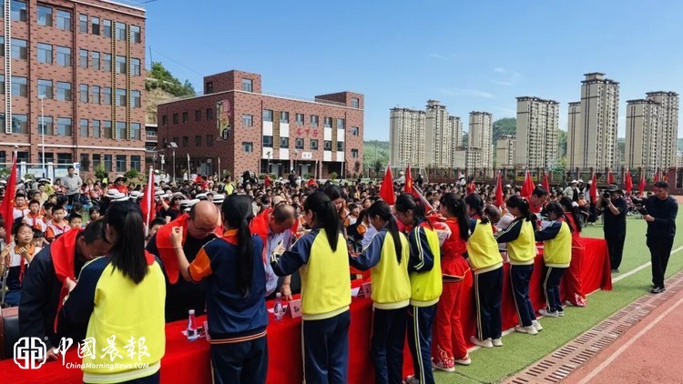 超暖心！公益之光点亮河小学子六一时光！