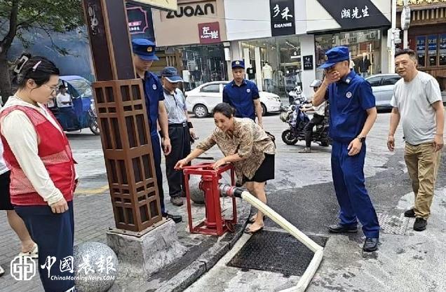 以练筑防 安全护航!周路口街道抚州弄开展消防安全演练筑牢辖区安全防线 以练筑防 安全护航!周路口街道抚州弄开展消防安全演练筑牢辖区安全防线