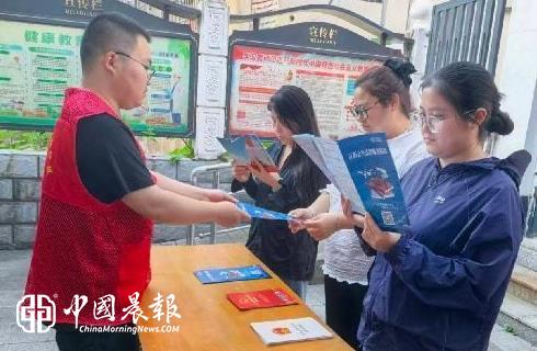 新村街道向阳岭社区开展“普法宣传进社区”活动