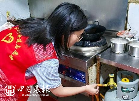 优化营商环境  筑牢燃气安全防线  |  昌河街道梦园社区开展店铺燃气安全排查行动